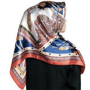 foulard carré en soie imprimé