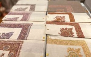 Tête d'homme arabe foulards et châles carrés