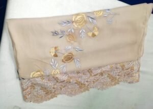 Scialle in pizzo dorato