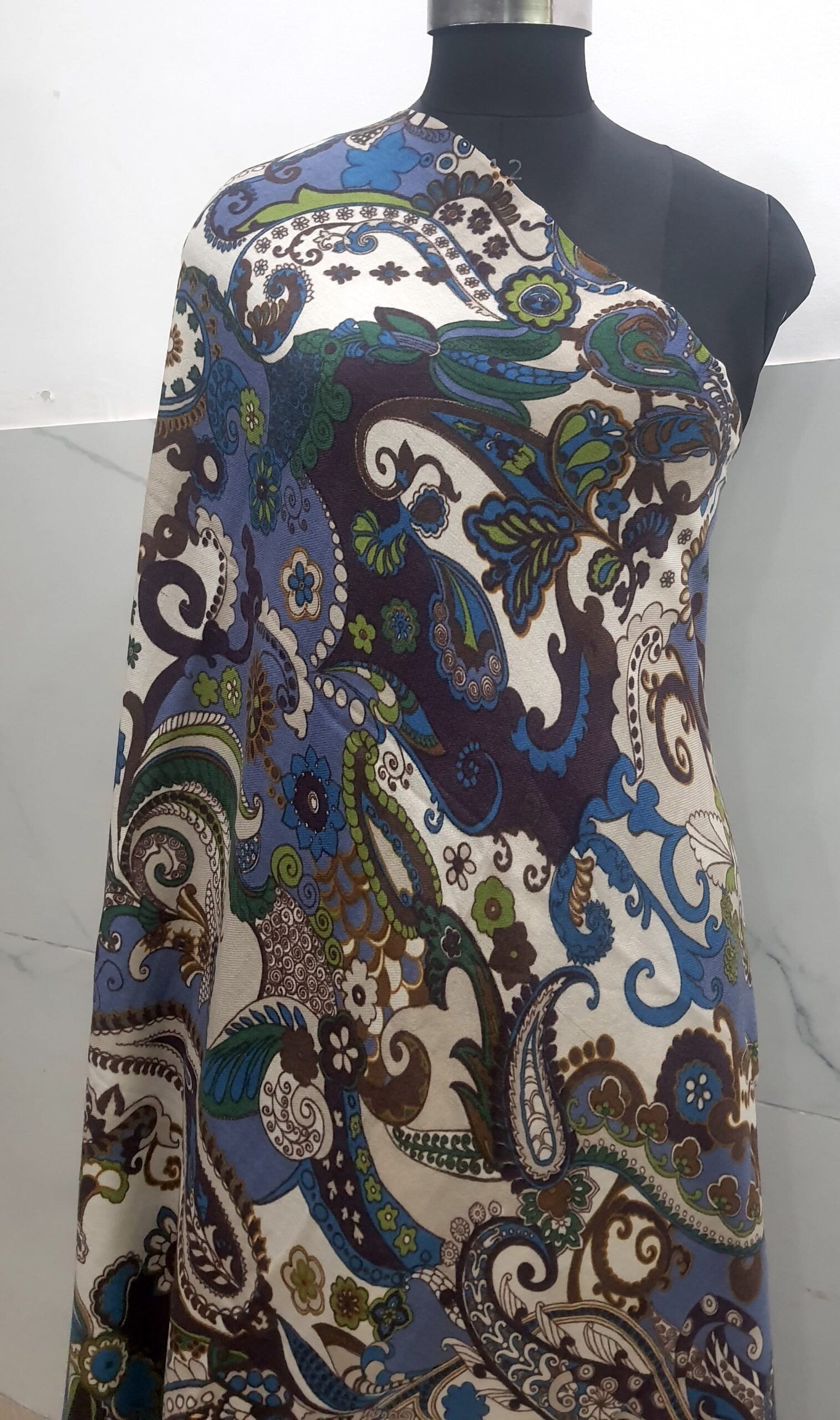 Cosa Significano I Diversi Colori Della Kefiah? – Sciarpe E Scialli Rosa - Foto 9