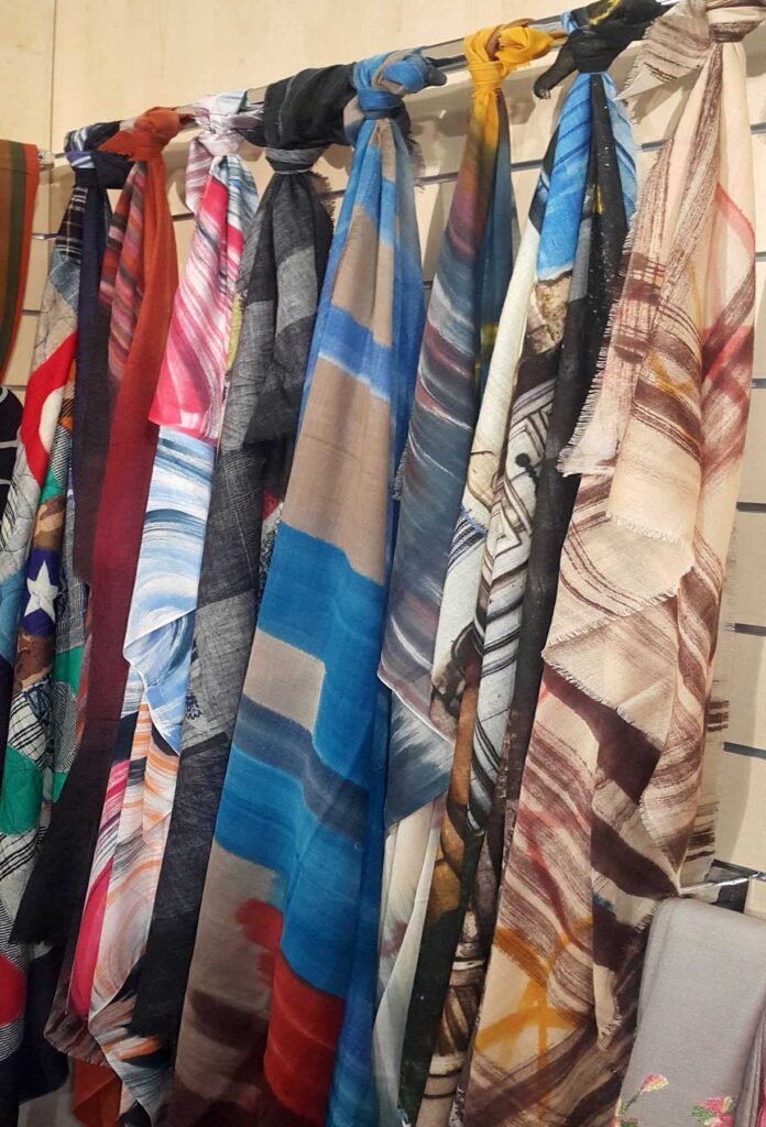 Handbemalte Kaschmir Schals limitierte Edition Großhandel